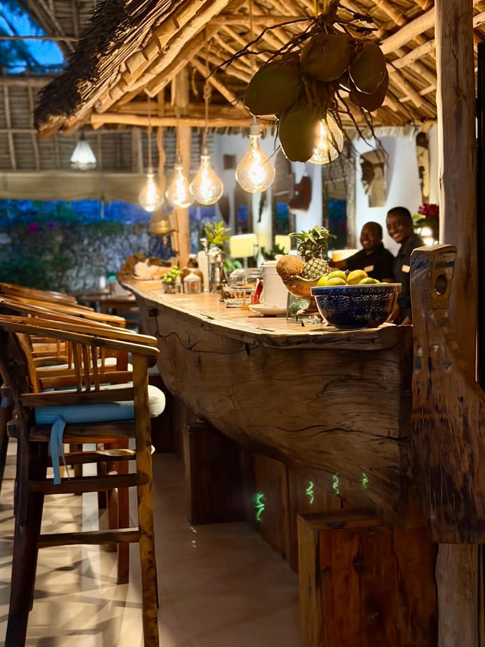 Restaurant/places to eat, Lounge or bar