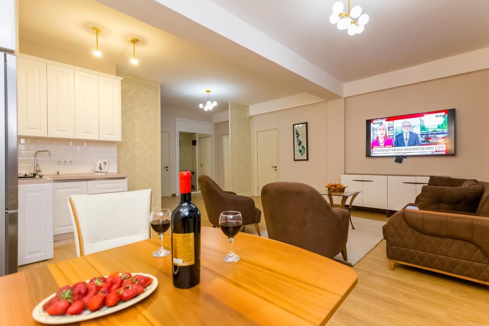 Kitchen or kitchenette, Food, Drinks
