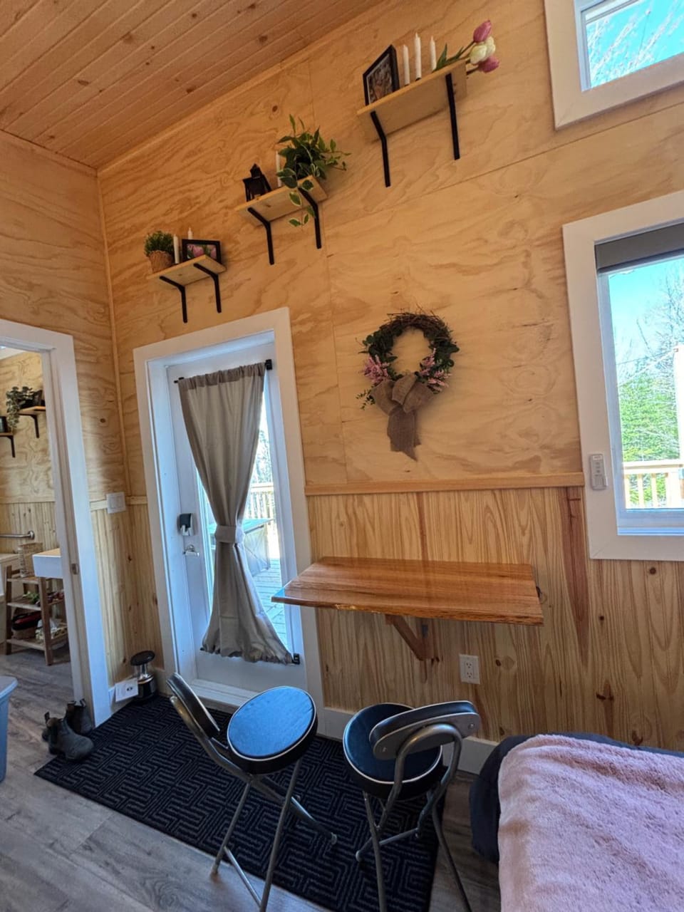 The Tulip Suite - The Dordean Suites of Chester Chalet in New Brunswick