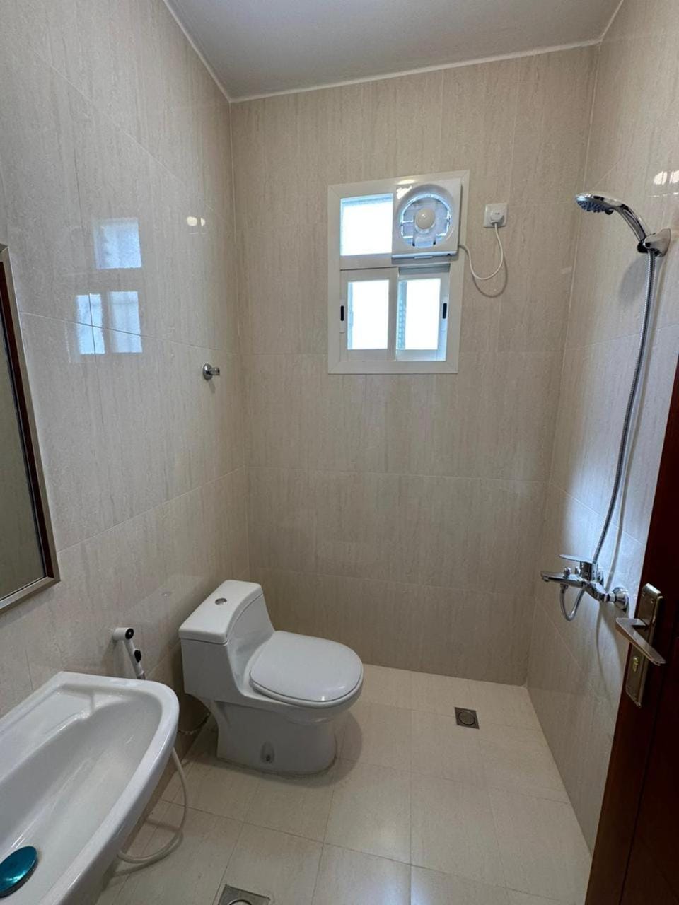 Shower, Toilet, Bathroom, bidet, towels