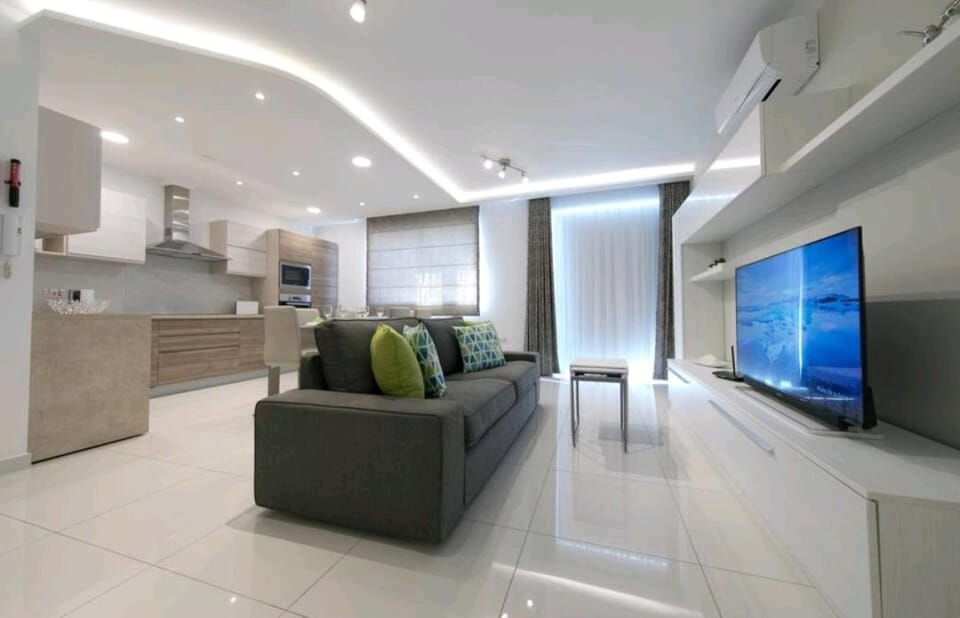 Communal lounge/ TV room, Kitchen or kitchenette, Living room