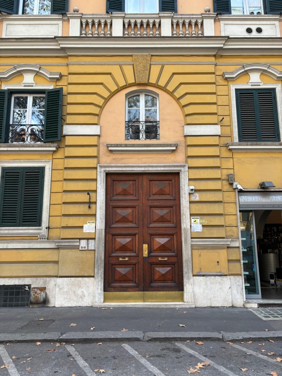 Facade/entrance