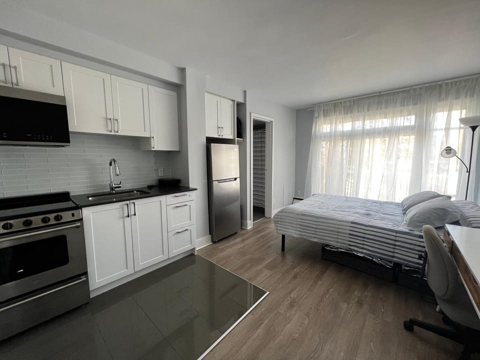 Peaceful Flat Downtown Montreal ッ Apartment in Laval