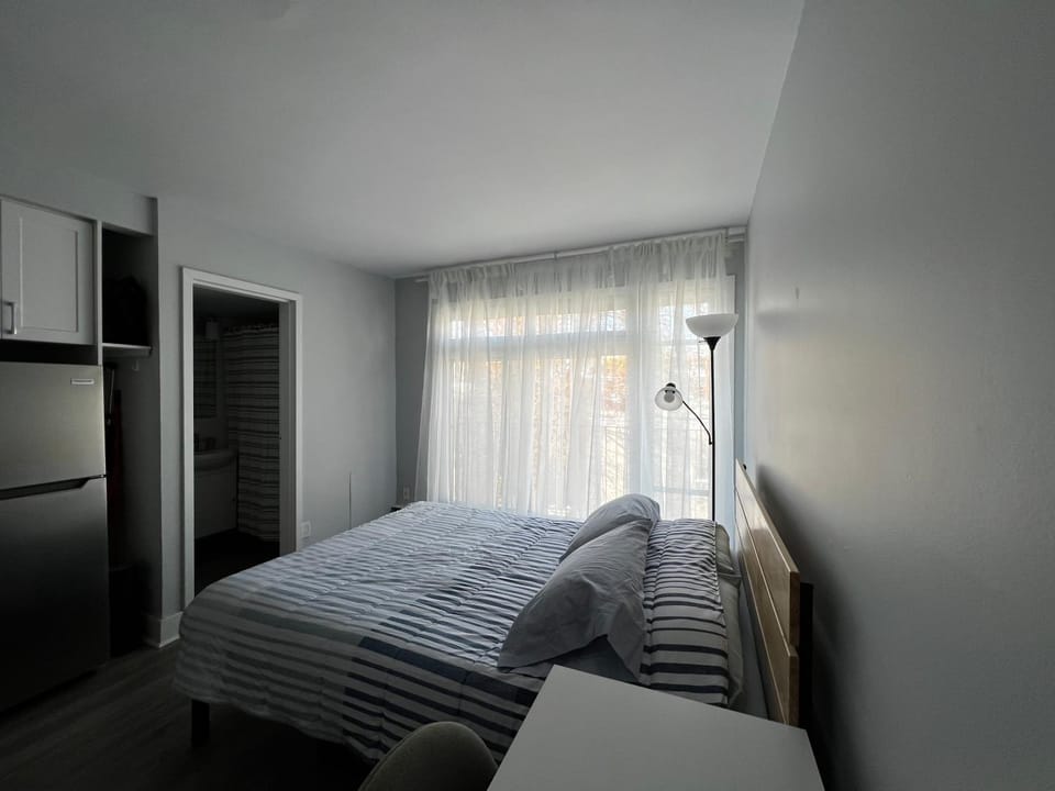 Peaceful Flat Downtown Montreal ッ Apartment in Laval