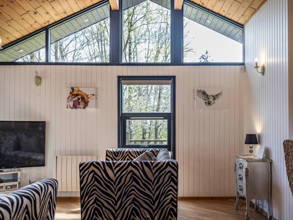 Cabin W Hot Tub, Sauna, King Beds, National Park Cabin in England