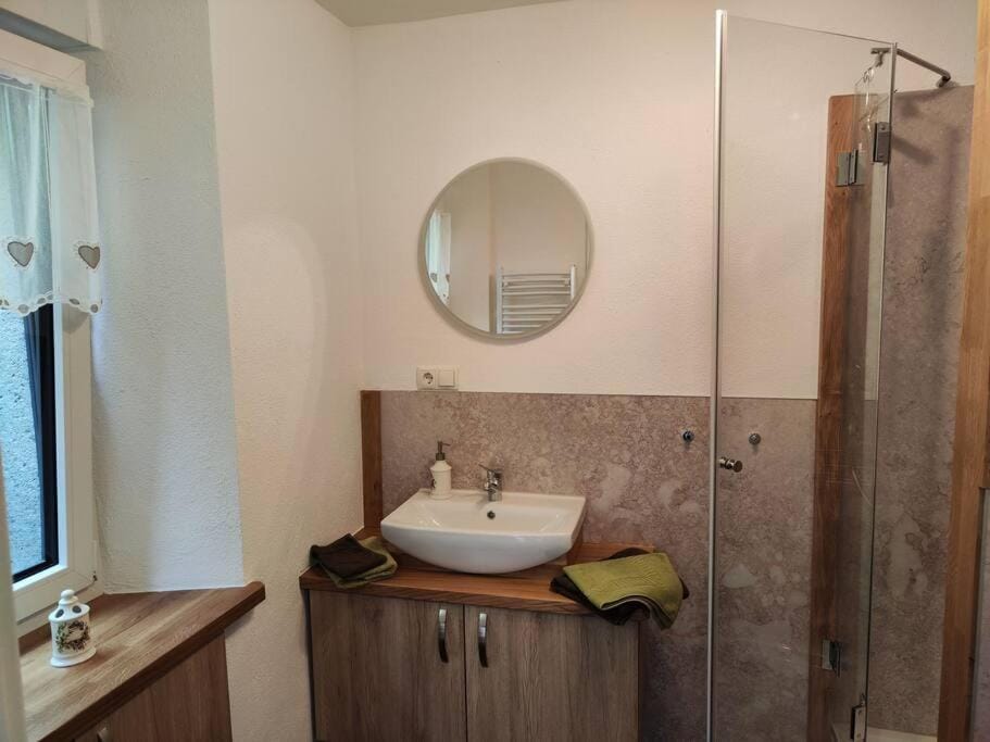 Shower, Bathroom, towels
