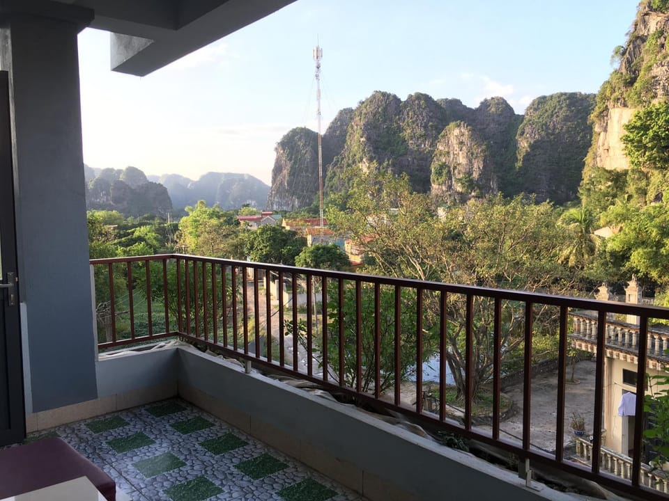 Balcony/Terrace, Mountain view