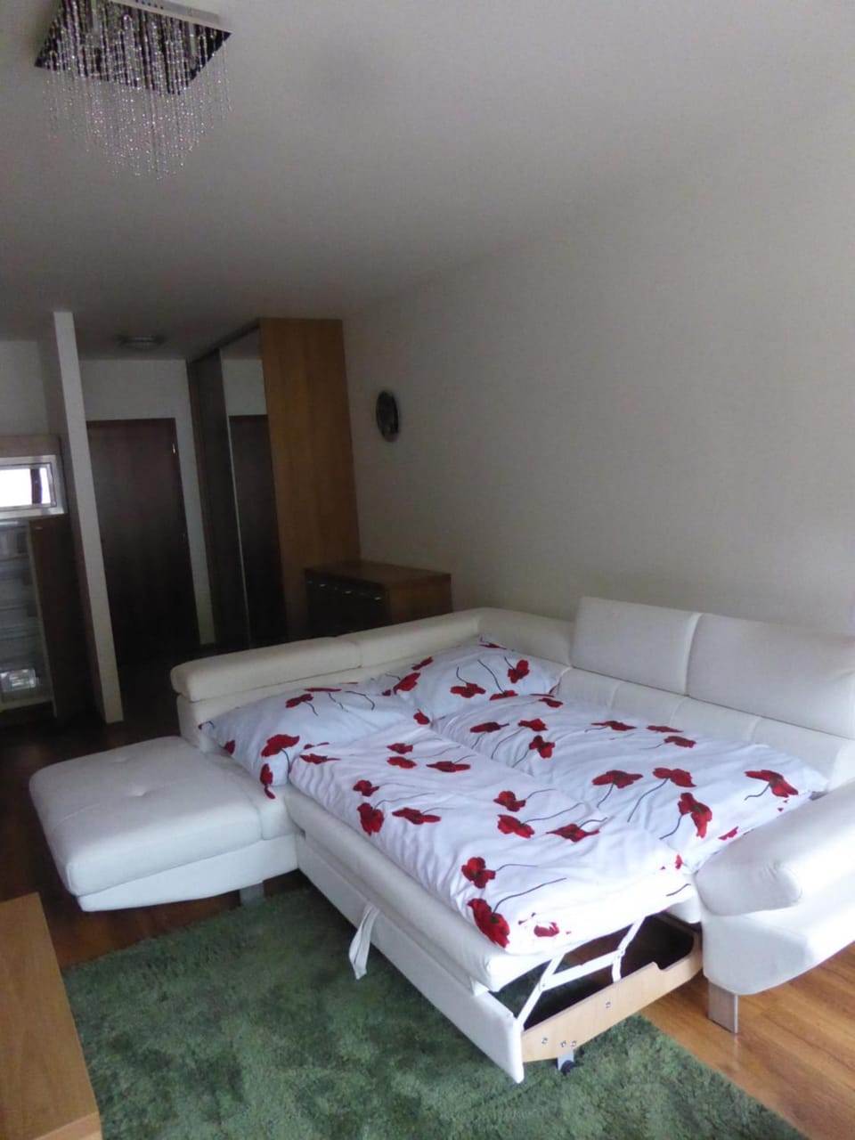 Bed, TV and multimedia, Living room, Photo of the whole room, Seating area, Dining area