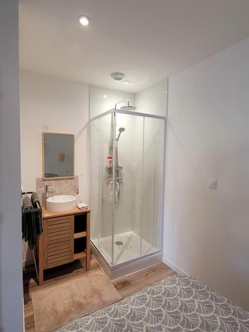 Shower, Bathroom, towels