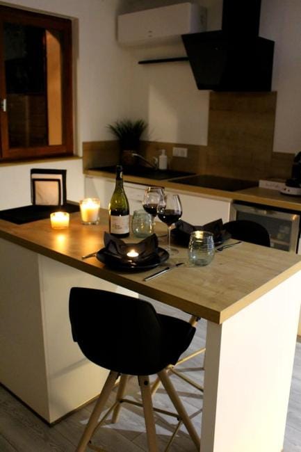 Kitchen or kitchenette, Dining area, dishwasher, hair dresser, oven, pet friendly