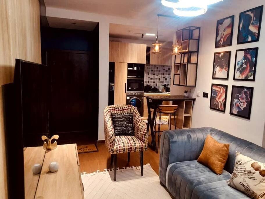 Kitchen or kitchenette, Living room, Seating area, Dining area