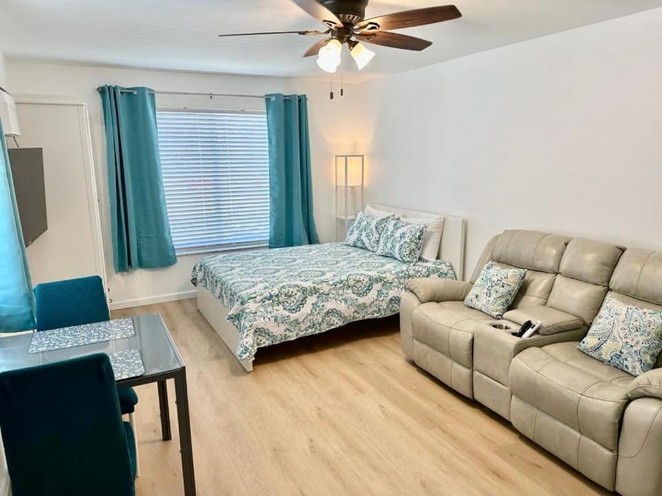 Seashell 8 - Seasonal Rental Apartment in Boynton Beach