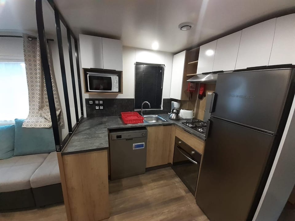 Mobil home Canet Roussillon 4 étoiles le Mar Estang 8 pers Campground/ 
RV Resort in Canet-en-Roussillon