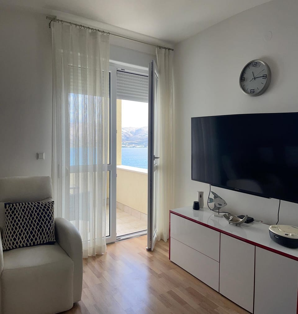 View (from property/room), View (from property/room), Living room, Mountain view, Mountain view, Sea view, Sea view