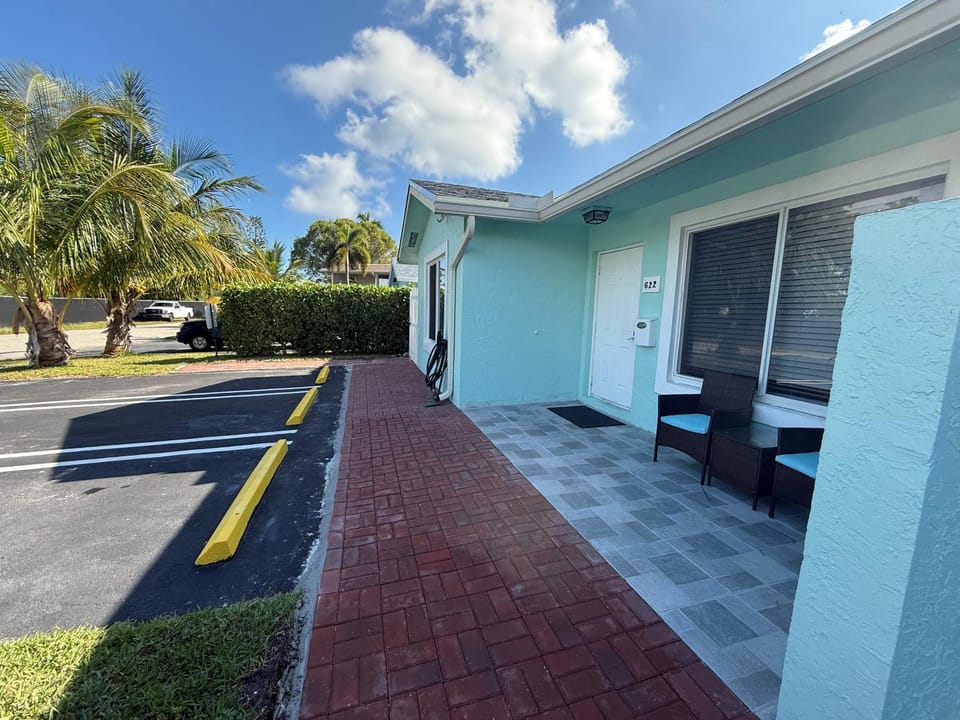 Seashell 6 - Seasonal Rental Apartment in Boynton Beach