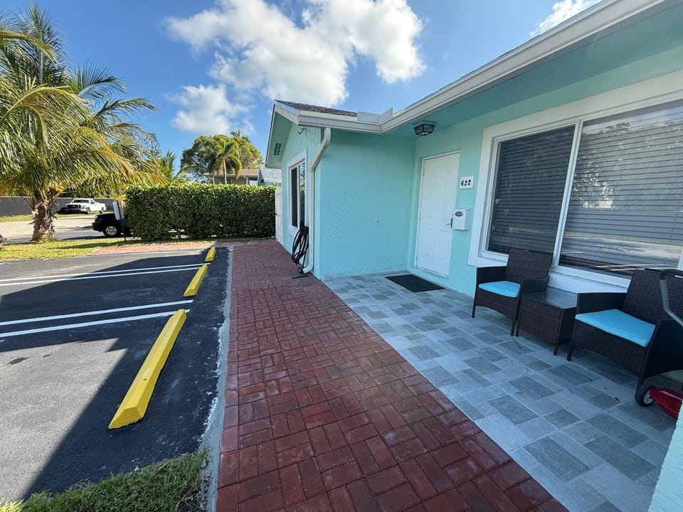 Seashell 6 - Seasonal Rental Apartment in Boynton Beach