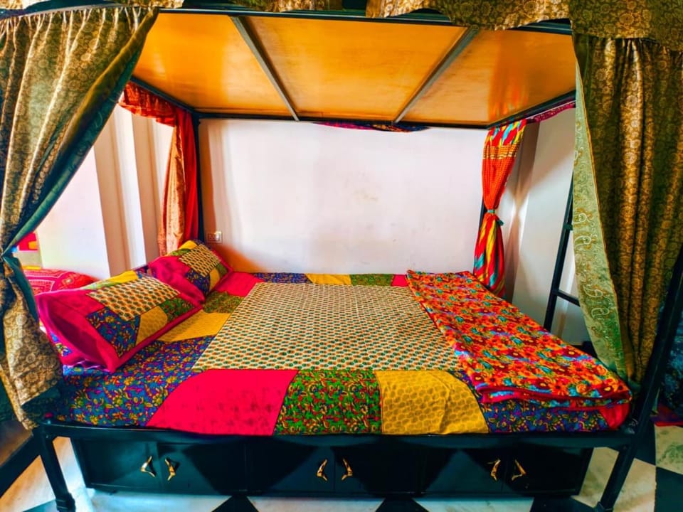 Lakshmi Darshan Gokhada , Home Stay, Dormitory and complete family Sojourn Vacation rental in Udaipur