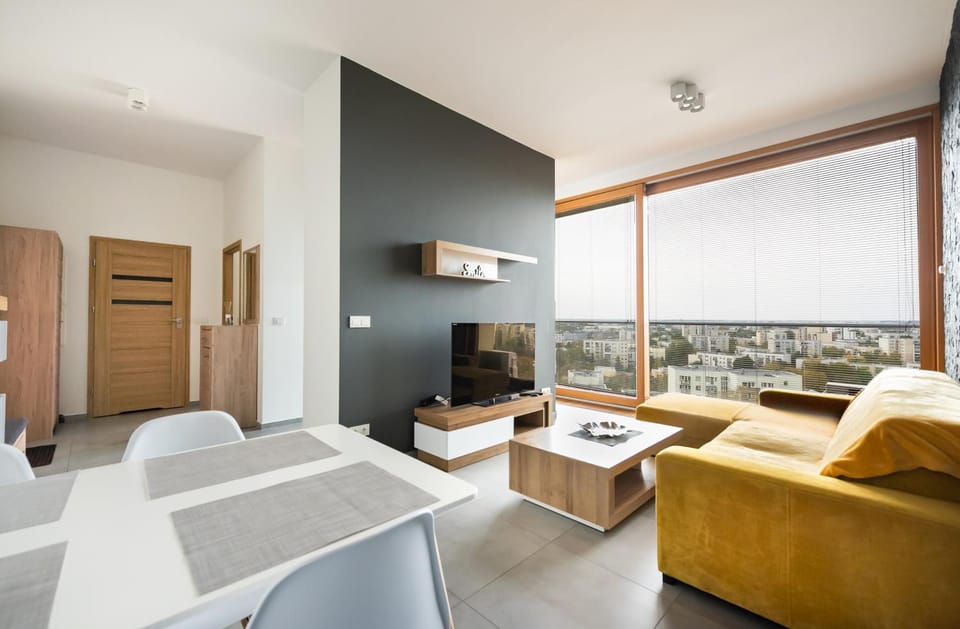 Communal lounge/ TV room, Bed, TV and multimedia, Living room, Photo of the whole room, Seating area, Evening entertainment, Bedroom, wardrobe, air conditioner