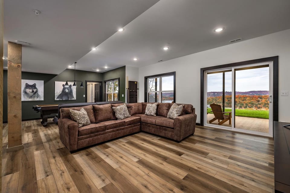 NEW! Modern Luxury Lakefront Lodge Resort - FREE Amenities House in Table Rock Lake