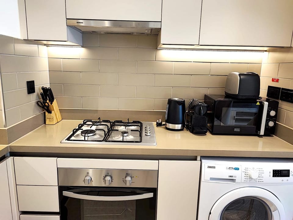 Coffee/tea facilities, Kitchen or kitchenette, minibar, pet friendly, stove, toaster, washing machine, dryer