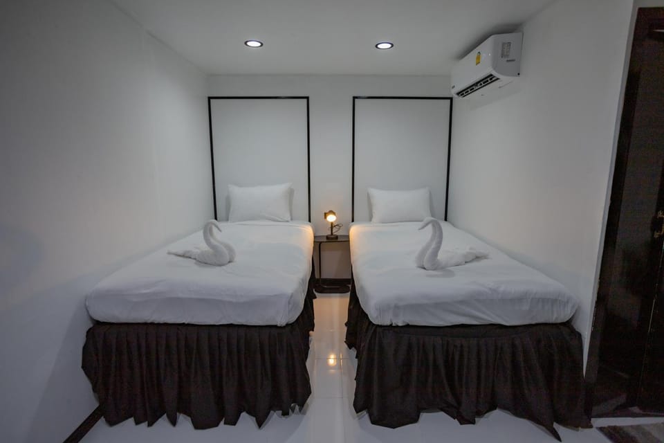 Bed, Photo of the whole room, Bedroom, towels, air conditioner