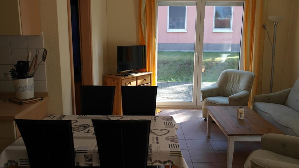 Living room, Photo of the whole room, Dining area