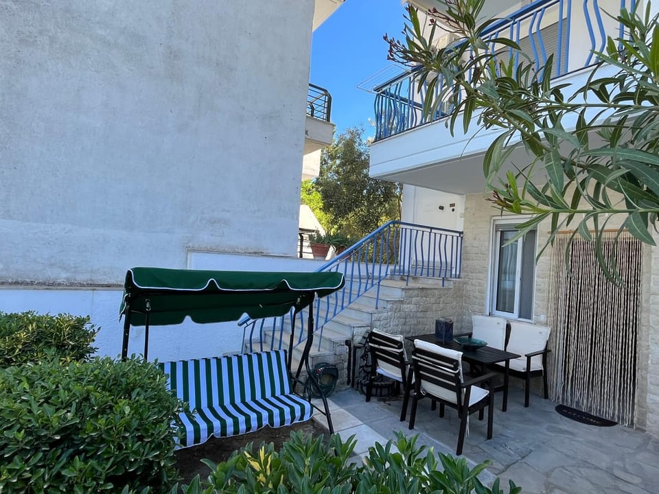 Property building, Patio, Day, Garden, Garden, View (from property/room), Balcony/Terrace, Balcony/Terrace, Dining area, Location, sunbed