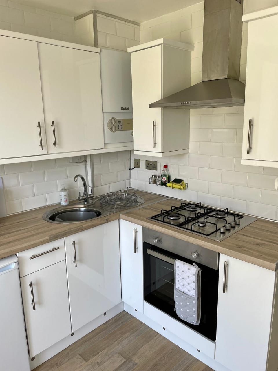 Kitchen or kitchenette, minibar, pet friendly, stove