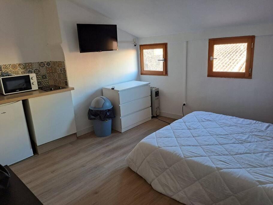 Budgetbnb 195A,studette rue populaire Apartment in Toulon