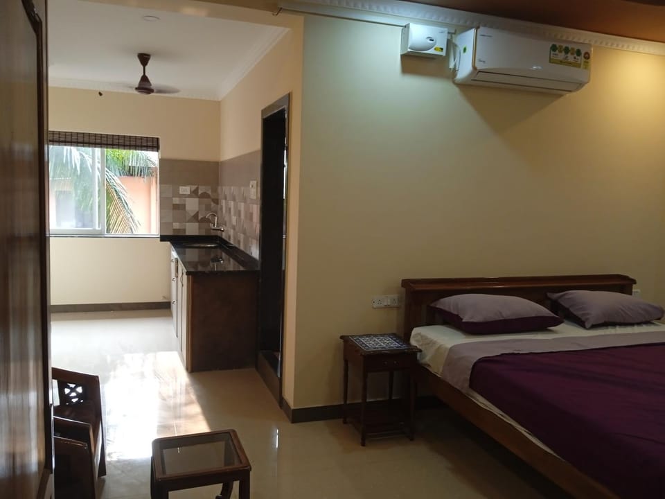 Kitchen or kitchenette, Bedroom
