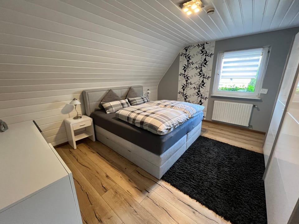 Bed, Photo of the whole room, Bedroom