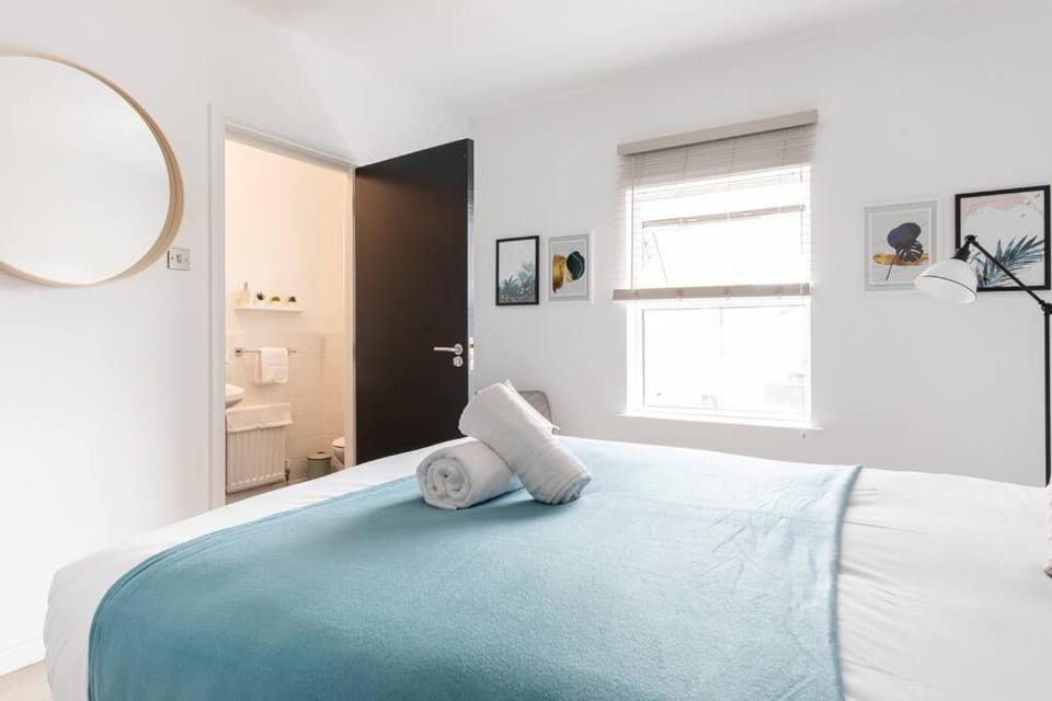 Top Floor, City Centre, Parking Apartment in Belfast