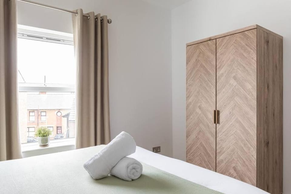 Top Floor, City Centre, Parking Apartment in Belfast