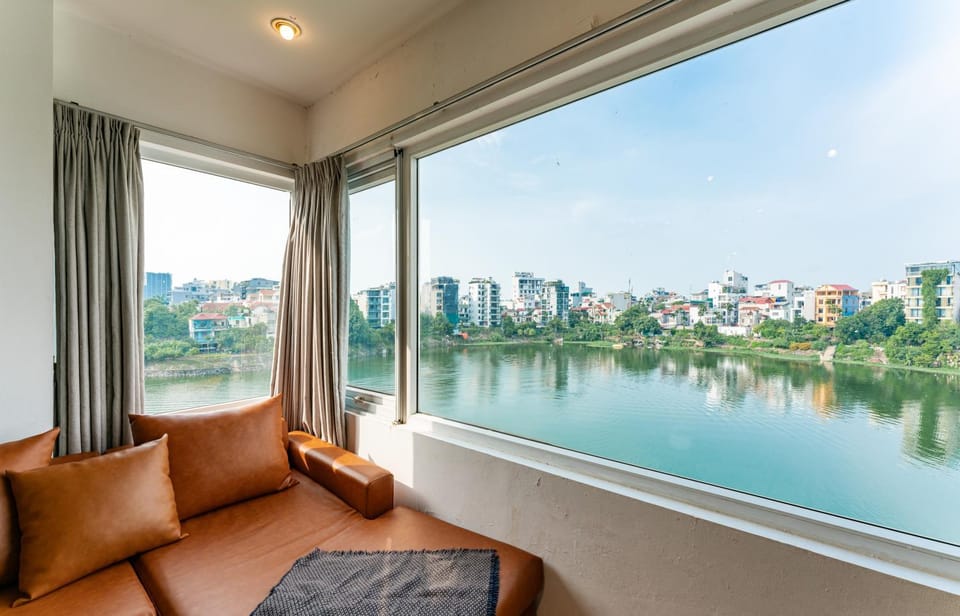 View (from property/room), Living room, Lake view