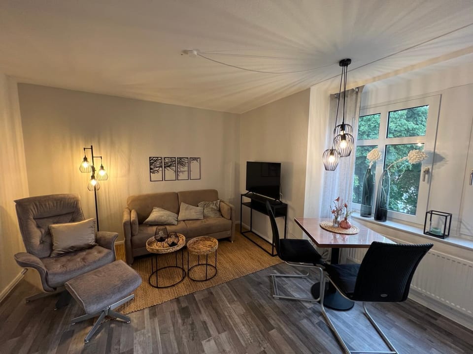 TV and multimedia, Living room, Seating area, Dining area, hair dresser