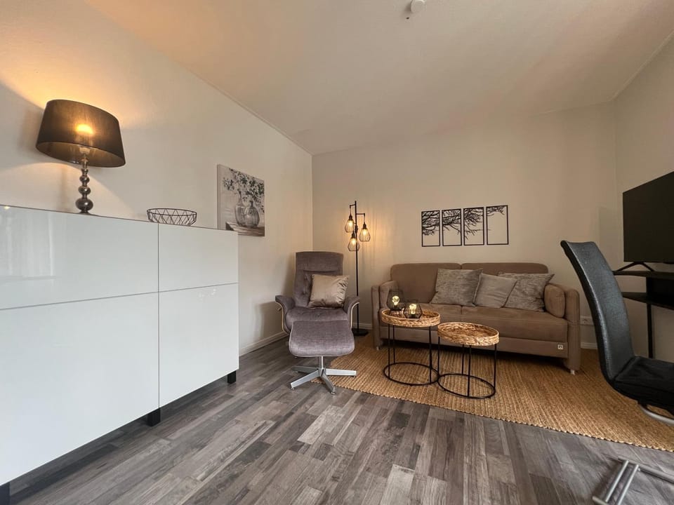TV and multimedia, Living room, Seating area, hair dresser