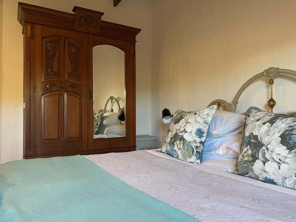 Bedroom, wardrobe
