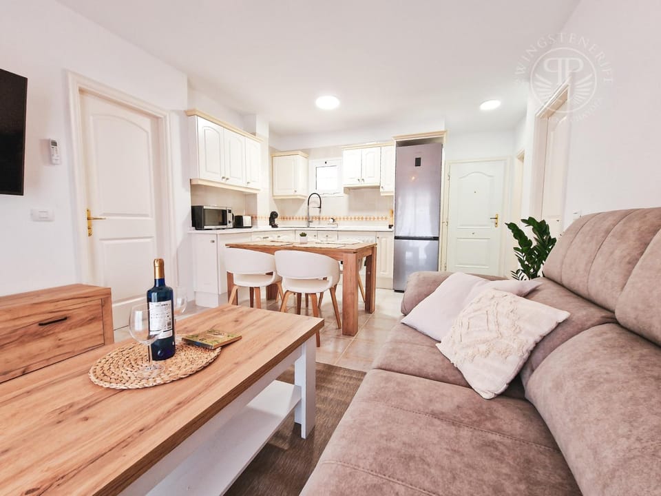 Kitchen or kitchenette, Living room, Seating area, Dining area