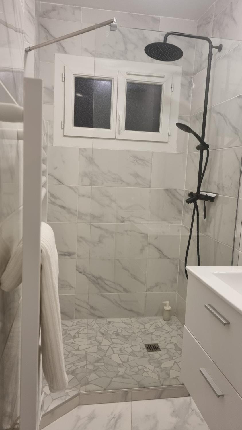 Shower, Bathroom, towels