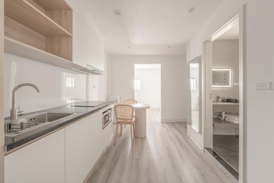Kitchen or kitchenette, Dining area, stove