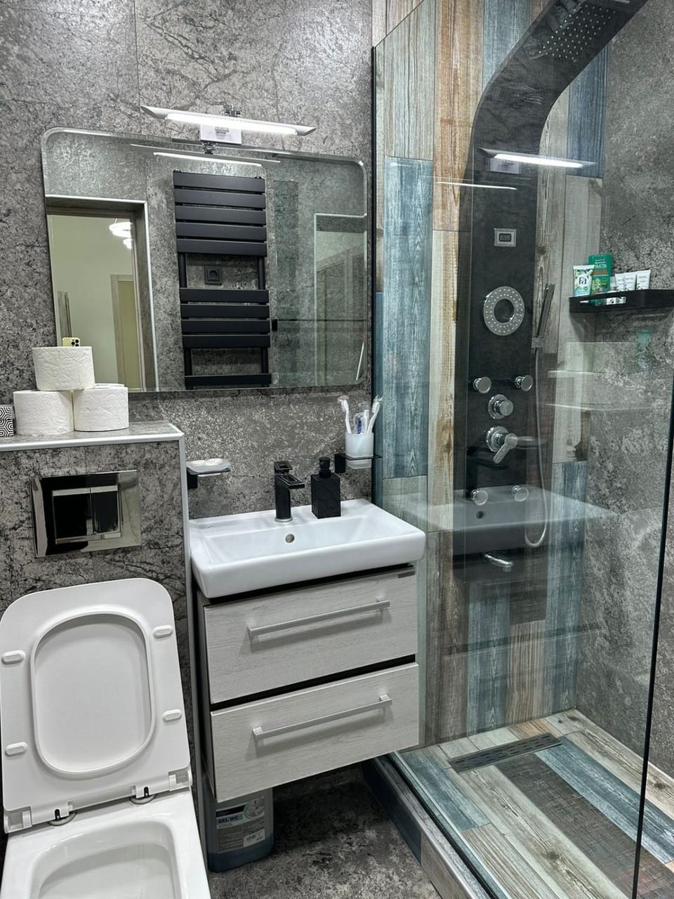 Christina's Stylish Stay at Shinararner 6 / 1, Ajapniak, Yerevan Apartment in Yerevan