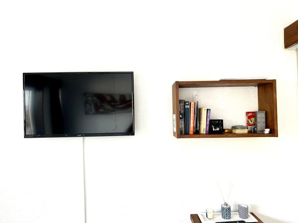 Estoril 4 - Nice & Cozy Little Studio with Terrace Apartment in Estoril