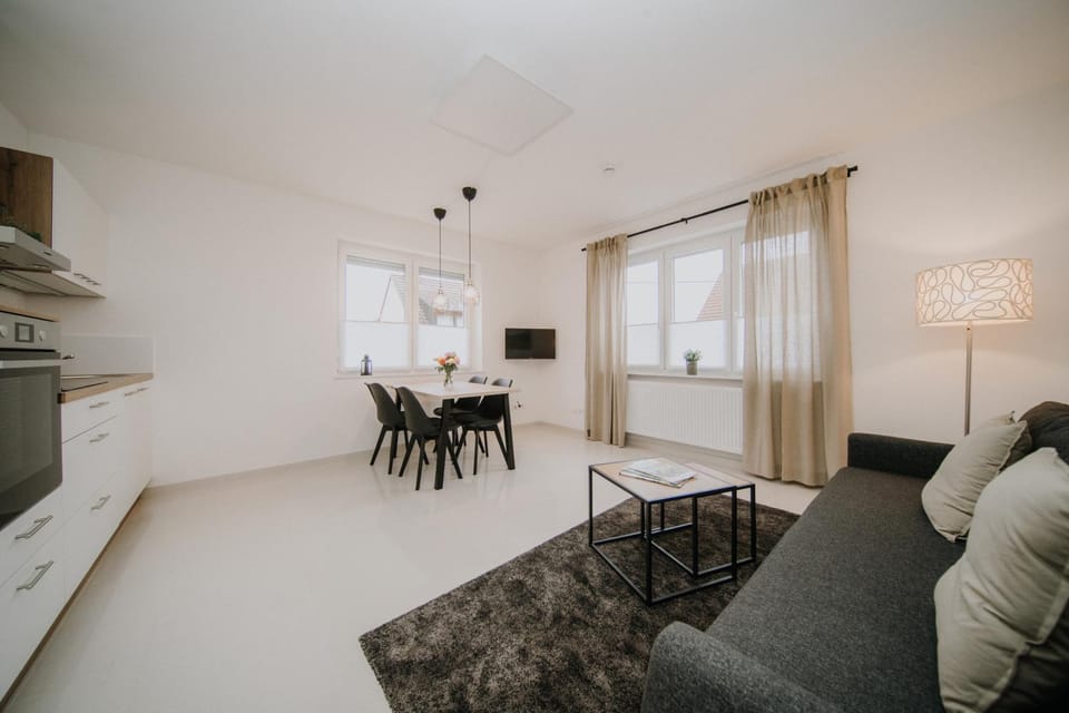 TV and multimedia, Kitchen or kitchenette, Seating area, Dining area