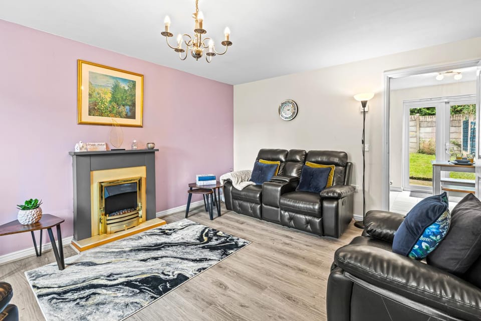 Work trips & Families, Free Parking, Fast WiFi, Manchester House in England