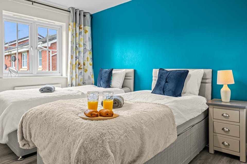 Work trips & Families, Free Parking, Fast WiFi, Manchester House in England
