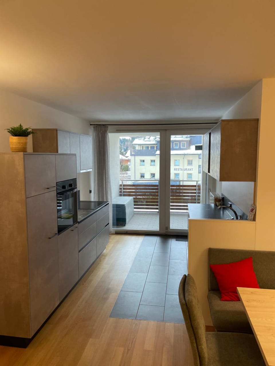 Kitchen or kitchenette, pet friendly, stove