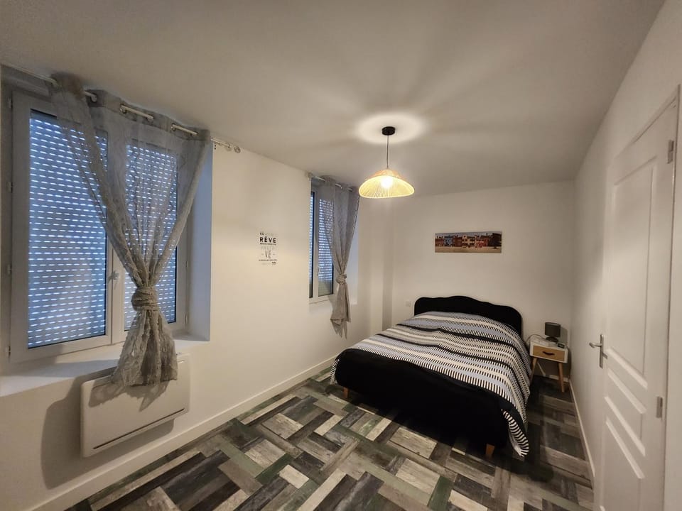 Bed, Photo of the whole room, Bedroom