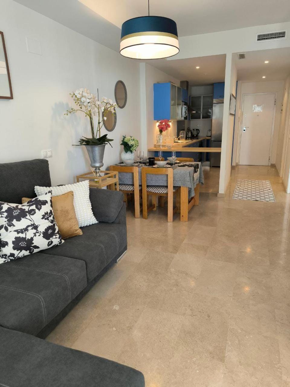 Kitchen or kitchenette, Living room, Seating area, Dining area, minibar