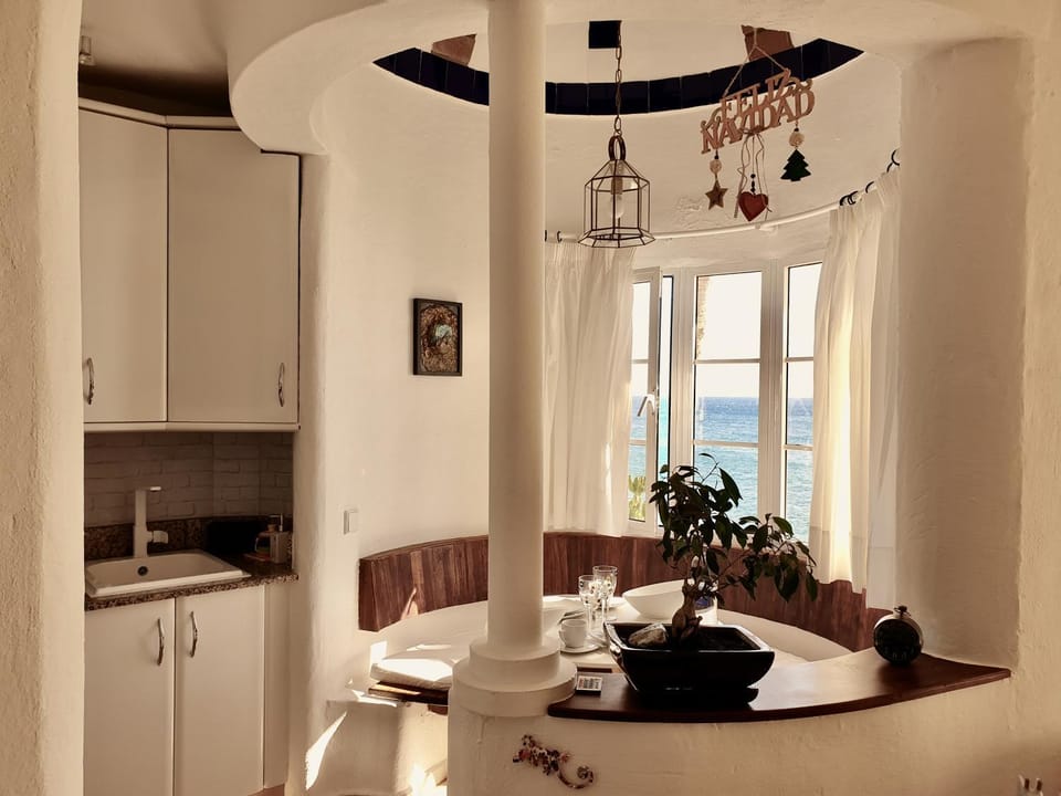 Kitchen or kitchenette, Dining area, Sea view