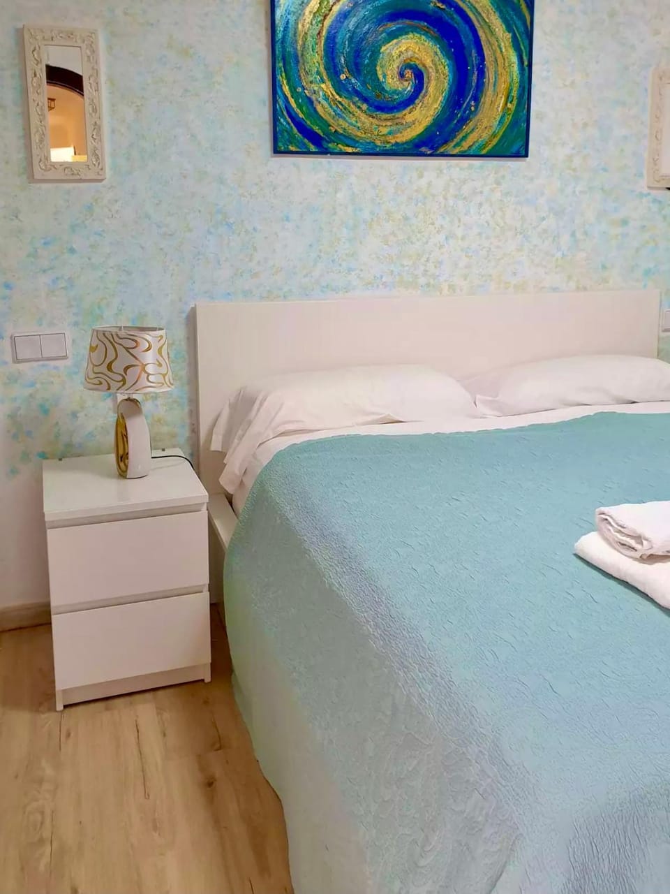 Bed, Photo of the whole room, Bedroom